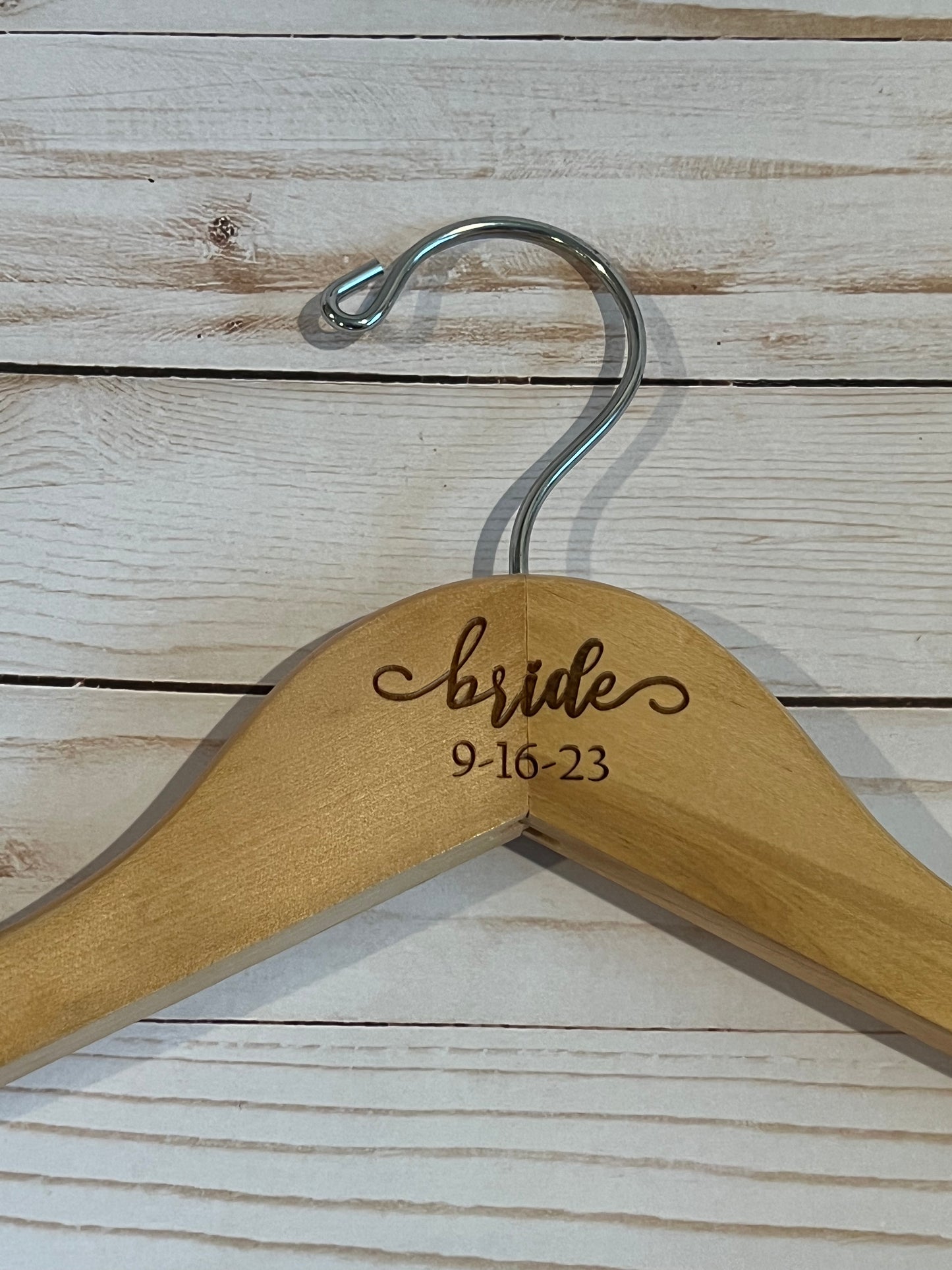 Bride hanger with date, Bride hanger for wedding dress, Custom bride hanger, Bride hanger personalized, Bridesmaid hangers, Bridal shower Active