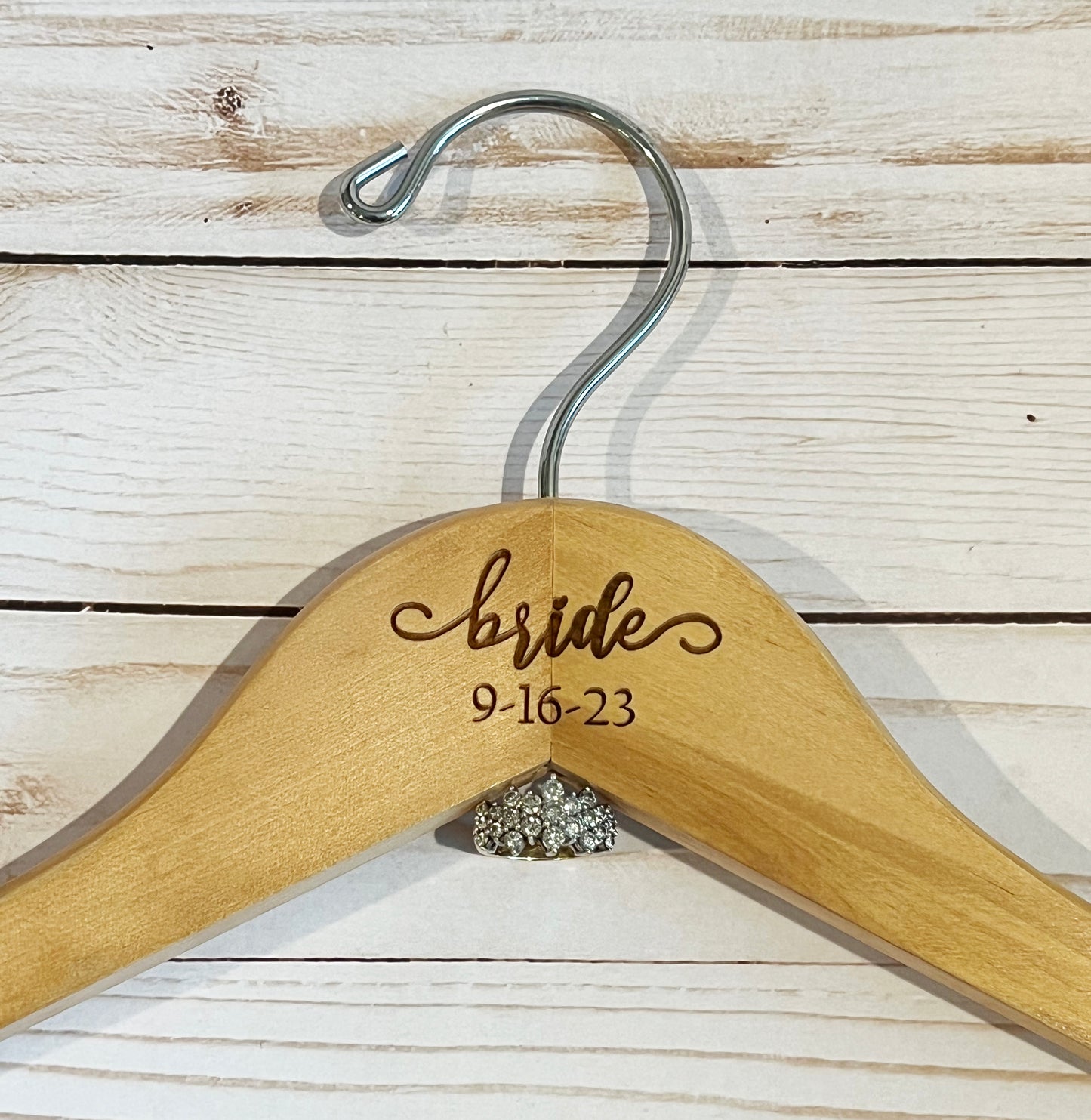 Bride hanger with date, Bride hanger for wedding dress, Custom bride hanger, Bride hanger personalized, Bridesmaid hangers, Bridal shower Active