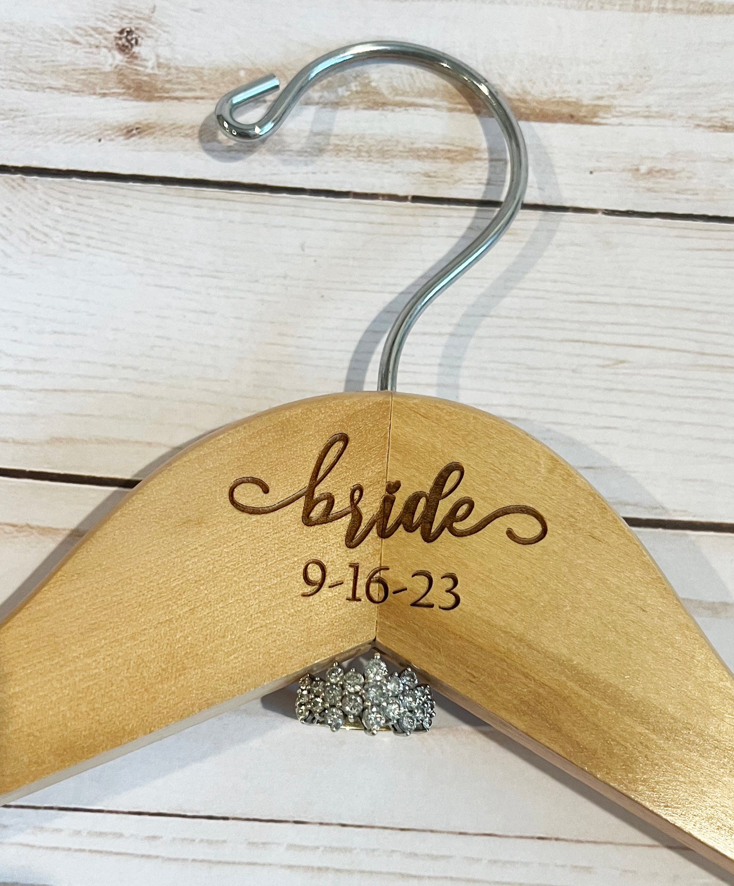 Bride hanger with date, Bride hanger for wedding dress, Custom bride hanger, Bride hanger personalized, Bridesmaid hangers, Bridal shower Active