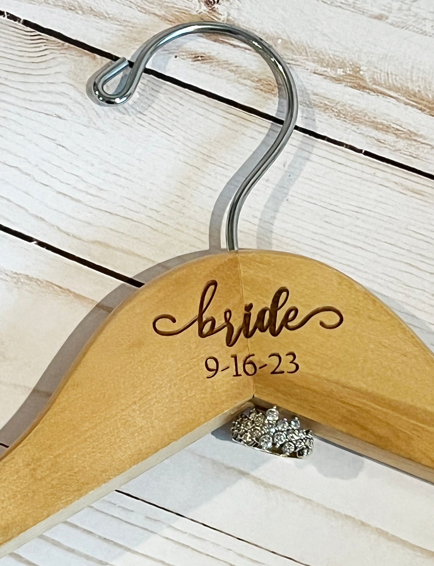 Bride hanger with date, Bride hanger for wedding dress, Custom bride hanger, Bride hanger personalized, Bridesmaid hangers, Bridal shower Active